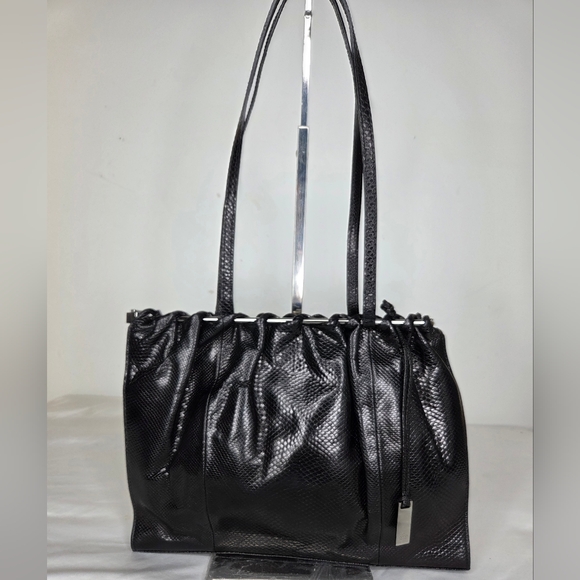 Gucci Handbags - Gucci - Vintage Elegant Black Leather Shoulder Bag With Silver Plate Hardware